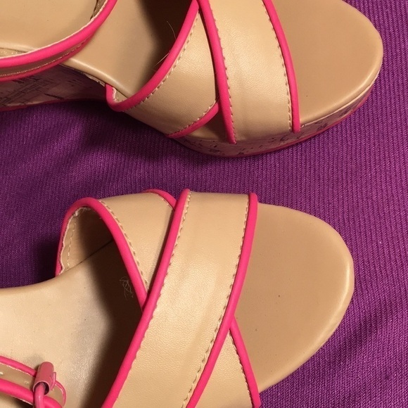 NWOT BONGO Tan and hot pink wedge sandals SZ 7 - Picture 7 of 8
